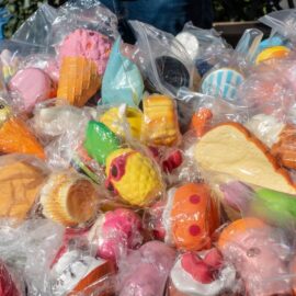 Goody bags, Easter baskets, and other junk culture opportunities: On this episode of the Sustainable Minimalist's podcast, we are revisiting the cheap plastic toys conundrum. Why do we buy cheap, plastic junk for our kids and how exactly can we keep it out of our homes?