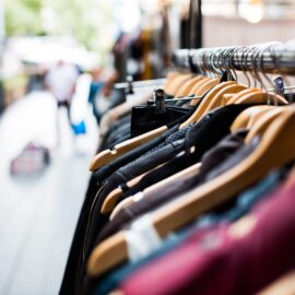 It’s time to take a look at what happens in the moments *before* we impulse buy. On this episode of the Sustainable Minimalists podcast: honing in our 5 shopping triggers so we can insert that crucial pause before buying.